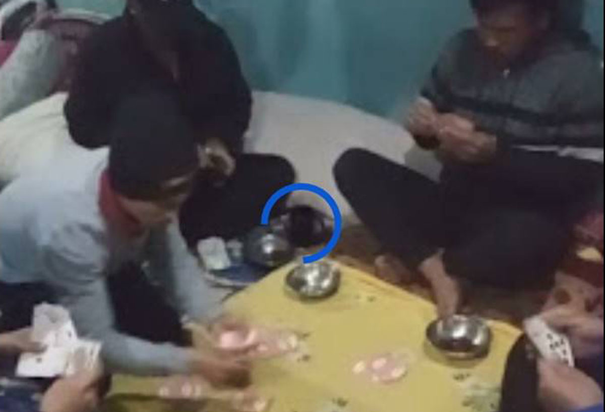 आहा ! यस्तो पो जेल, तास खेल्दै मदिरामा लट्ठ कैदीबन्दी