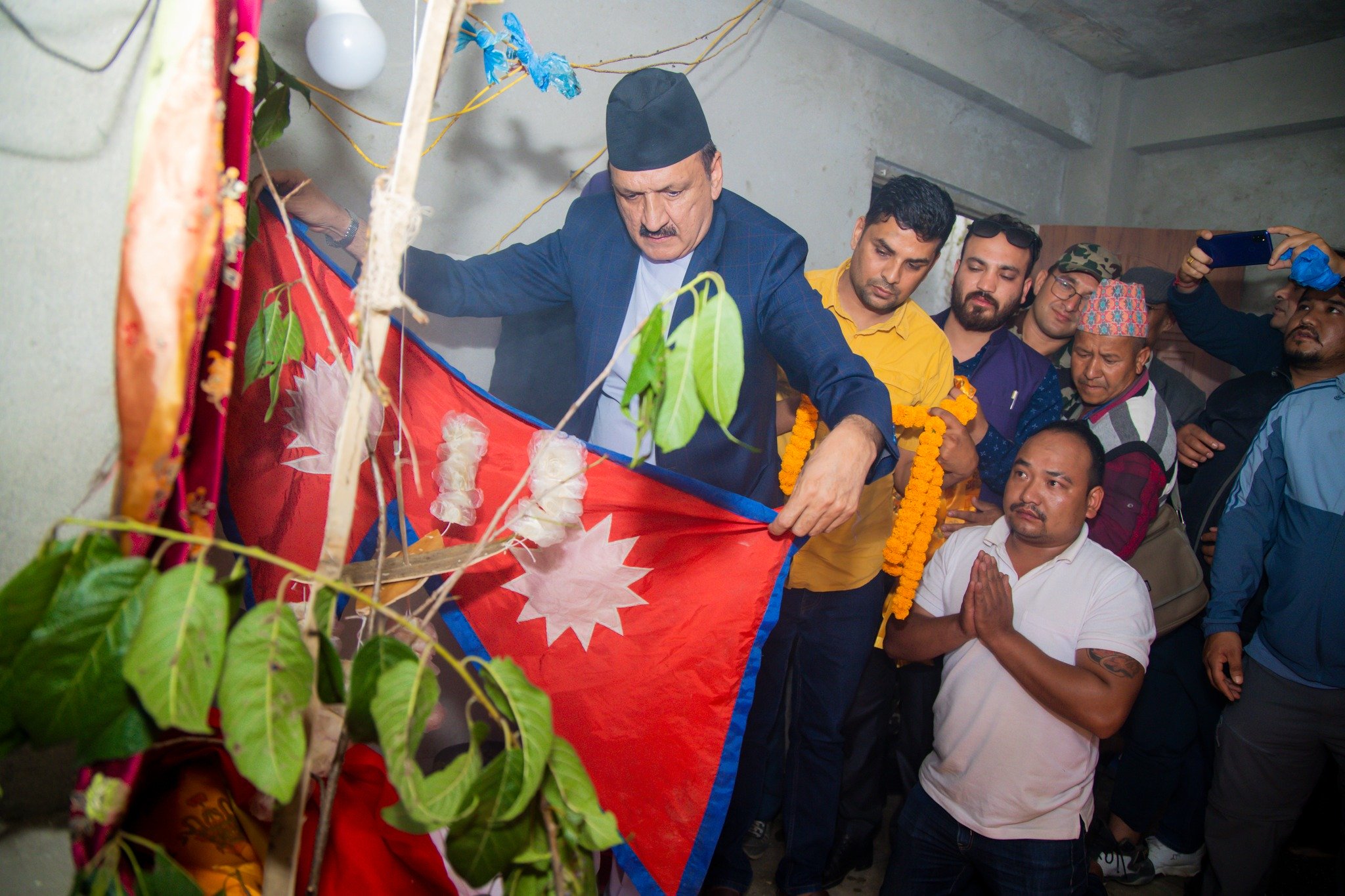 ककनी गाउँपालिकाका वडाध्यक्ष लामाको मृत्यु, अर्थमन्त्री महतले ओडाए झण्डा
