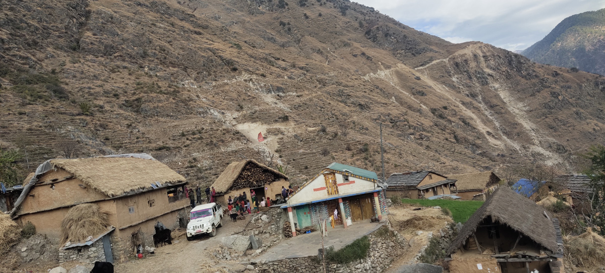 १० वर्षे जनयुद्धले थलिएको पिली डाँडा आगोले उजाड्यो