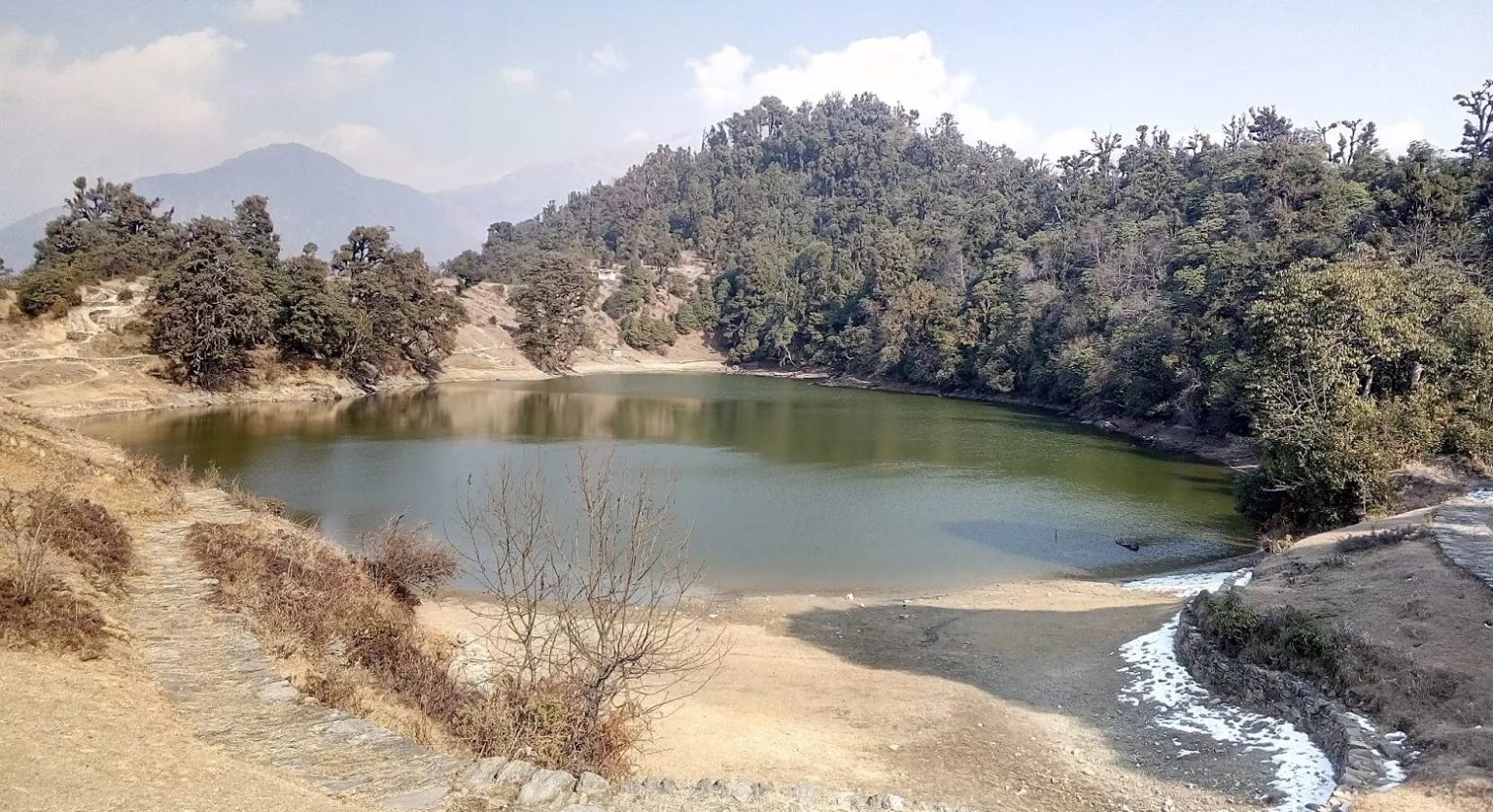 पर्यटक आकर्षित गर्न जङ्गलमा कृत्रिम ताल
