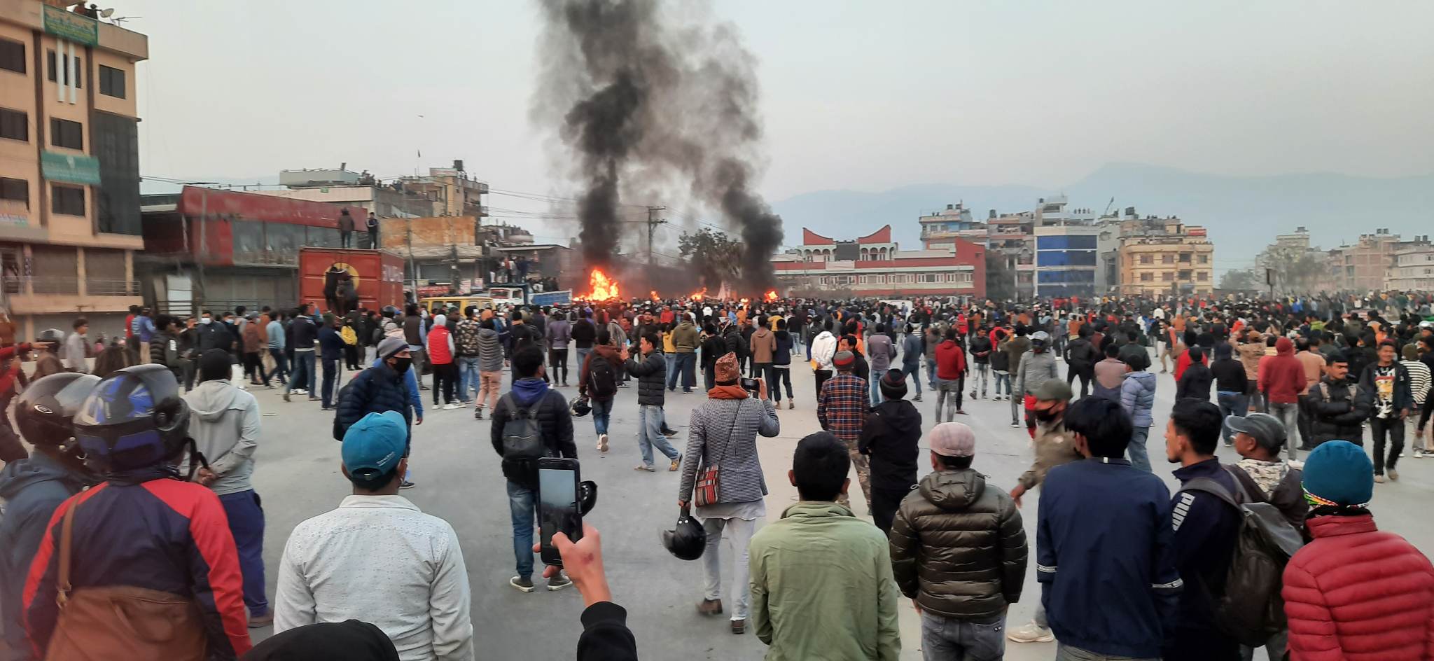 नयाँ बसपार्कमा मोबाइल पसल लुट्ने ४० जना पक्राउ