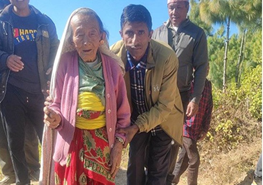 पाँचथरको फाल्गुनन्द गाउँपालिकामा ११५ वर्षिय वृद्धाले मतदान गरिन