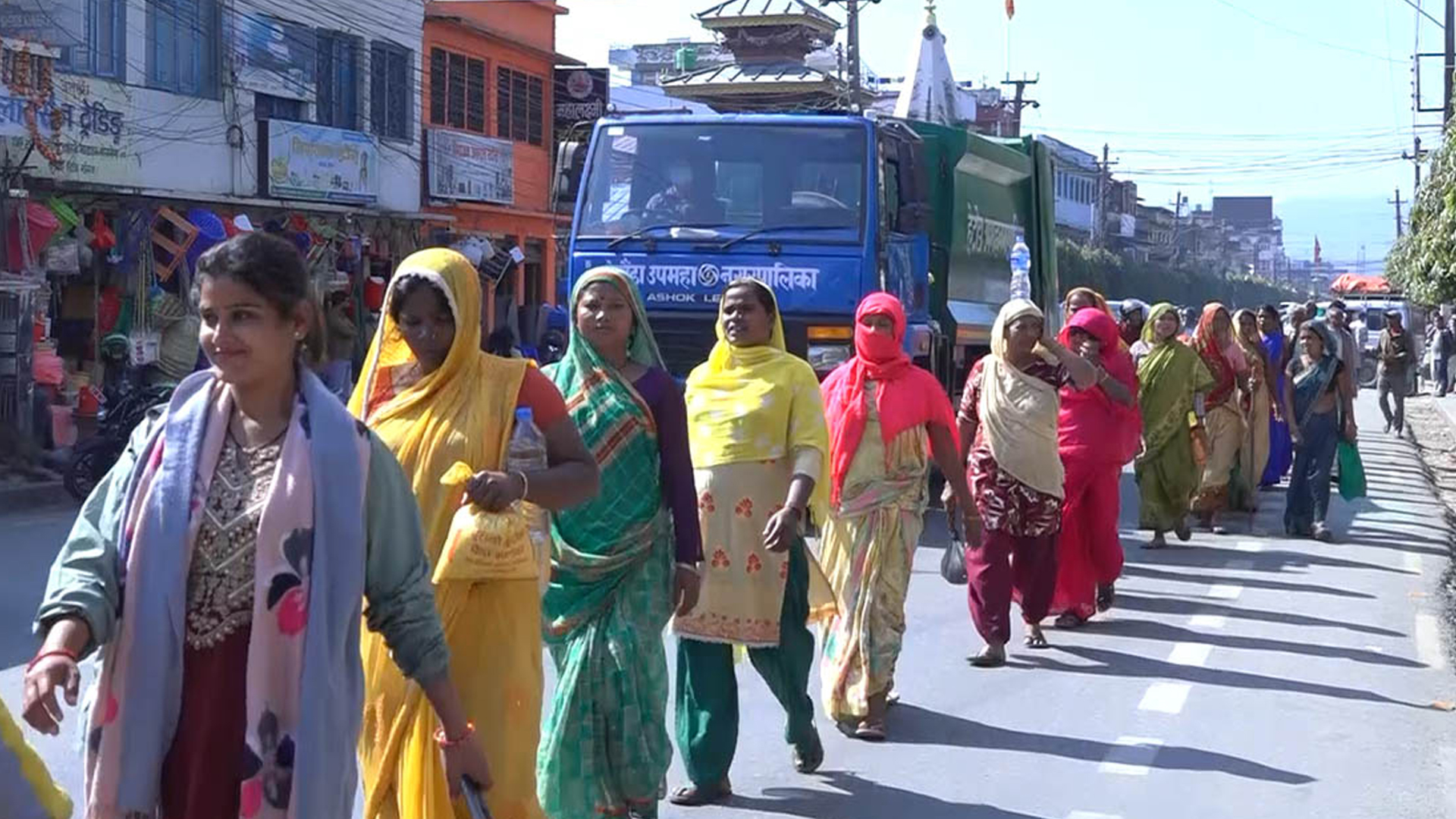 ९ दिन पैदल हिँडेर हेटौंडा पुगेका मिटरब्याज पीडितहरुको यस्तो छ काठमाडौं यात्रा