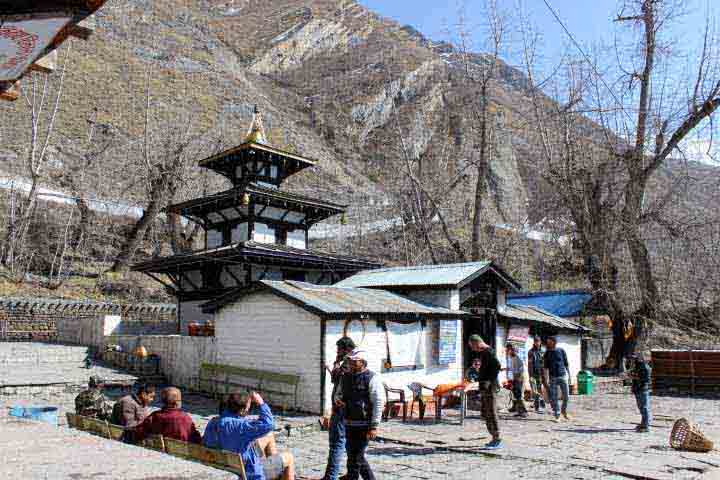 मुक्तिनाथमा बढ्यो पर्यटकको चहलपहल