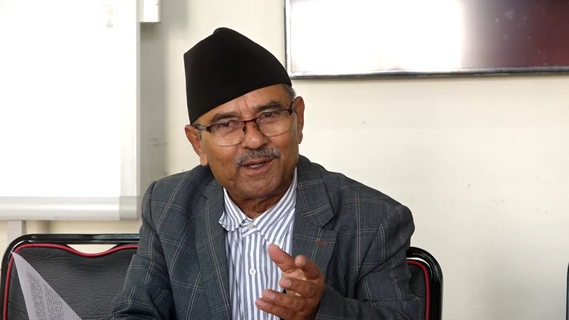 एकिकृत समाजवादीका वरिष्ठ नेता न्यौपानेले त्यागे पार्टी, एमालेमा प्रवेश गर्ने