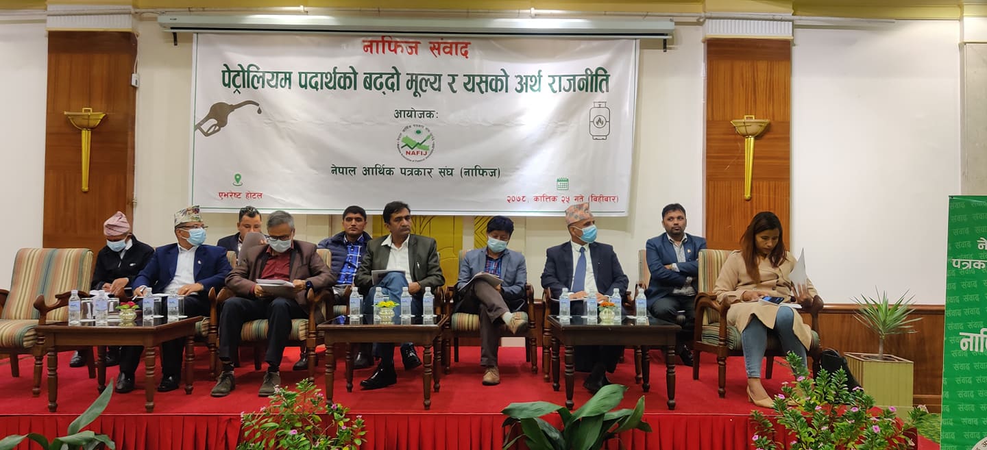 'इन्धनको मूल्य वृद्धि फिर्ता नभए निगमको कार्यालय बन्द गर्छौ'