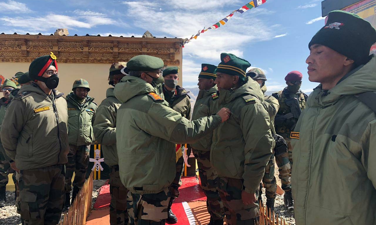 भारतीय सेनाका प्रमुख जनरल नरवणे लद्दाखमा, चिनियाँ सैनिककाे उपस्थिति बढ्यो