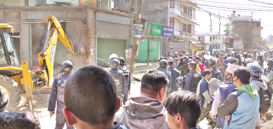 चाबहिल–साँखु सडक खण्डः अटेर गरेपछि घरमा डोजर चलाईयो