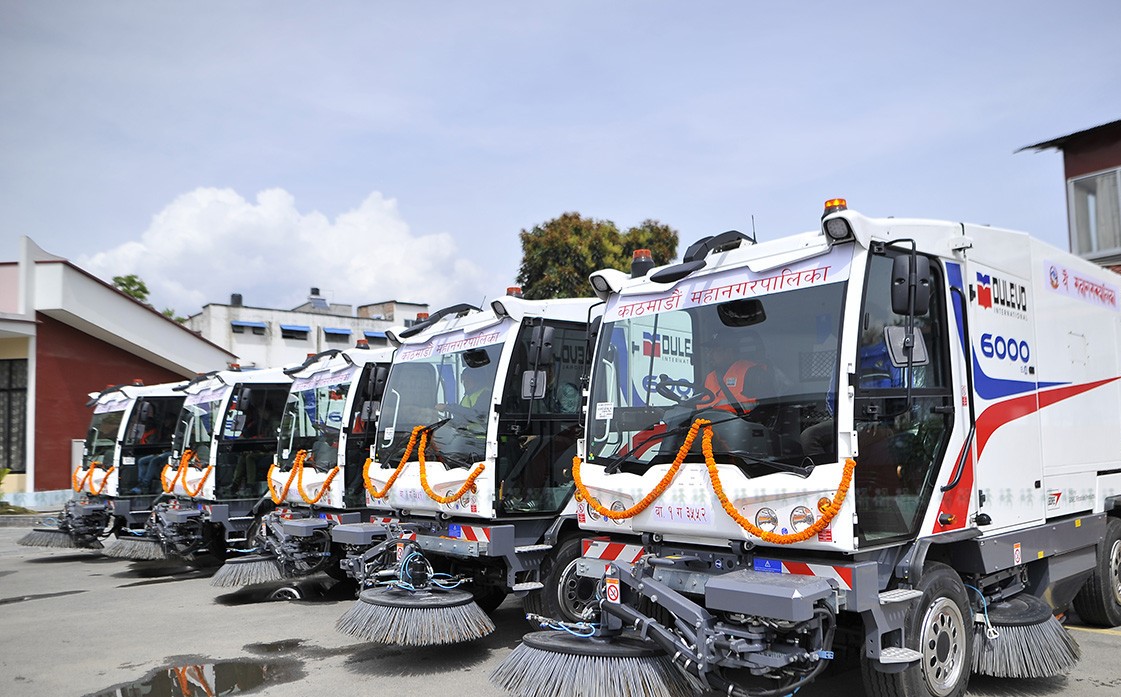 आखिर ब्रुमर बन्यो सेतो हात्ती, सडकमा धुलो उस्तै