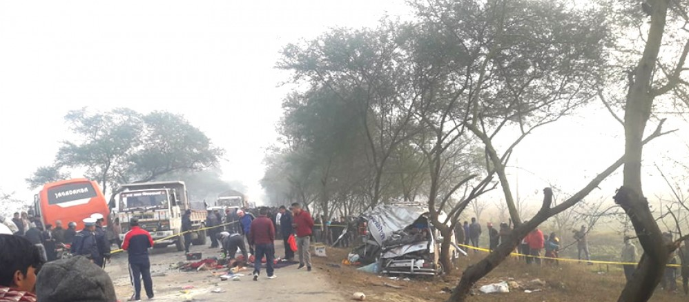 दुर्घटनामा ८ महिने बालक सहित आठ जनाको मृत्यु, १३ जना घाइते