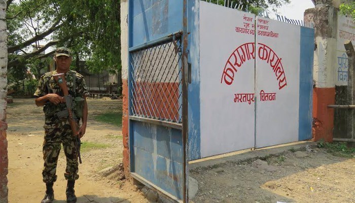छुट्न थाले कैदी बन्दी