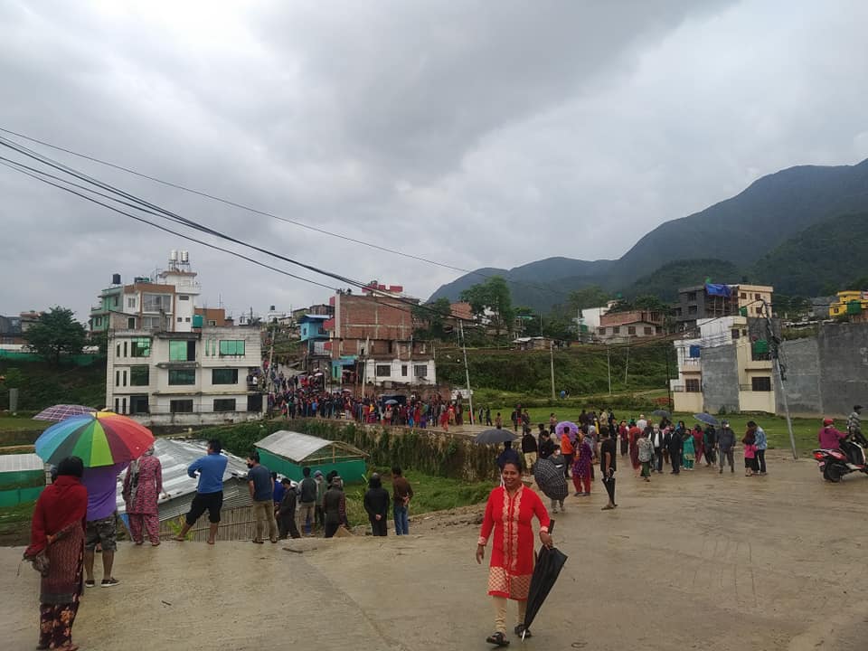 काठमाडौंमा चितुवा मारेर हेर्नेको भिड