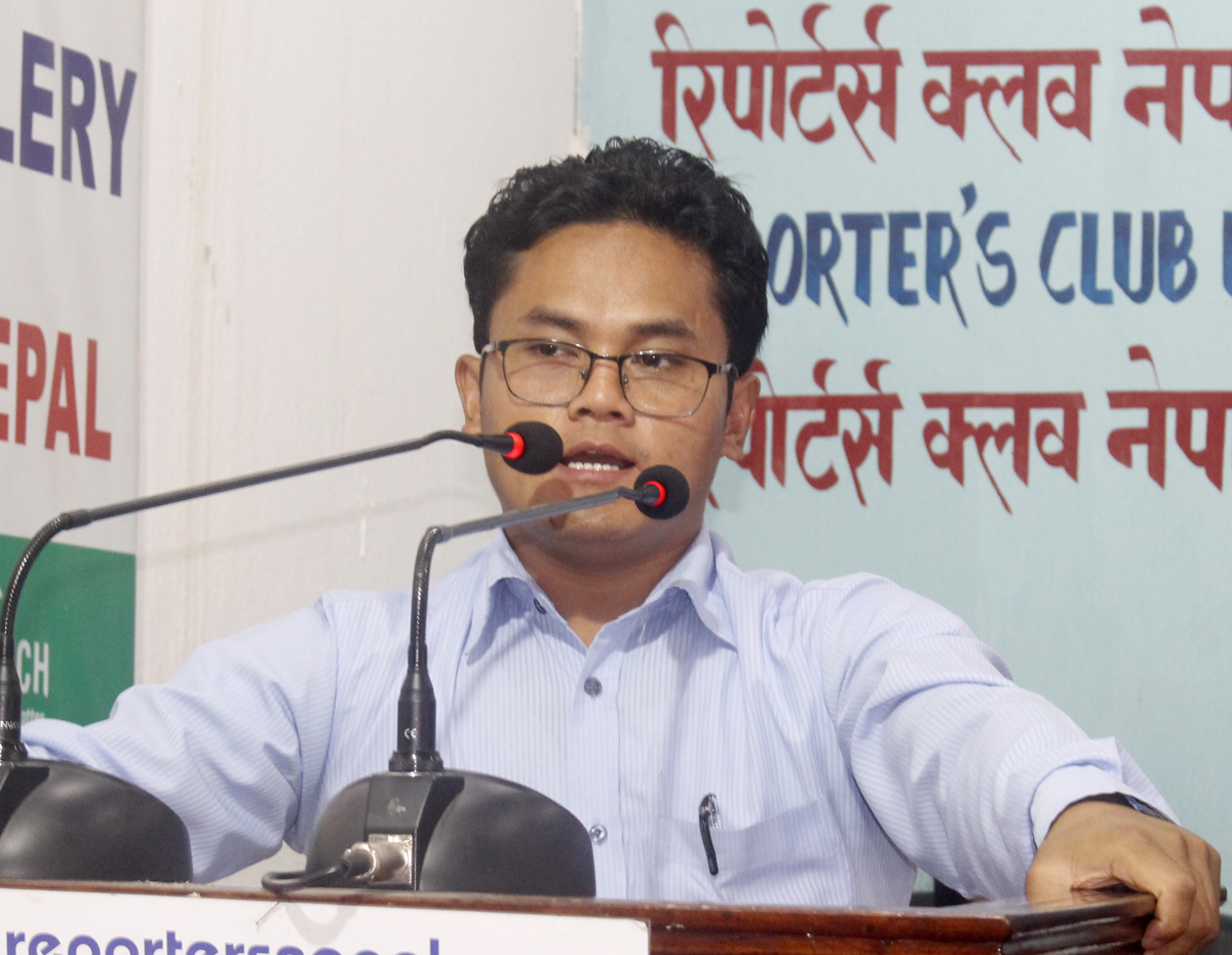 ‘प्रचण्ड-बाबुरामलाई हेगमा उभ्याउँछौं’ बर्हिगमित लडाकु