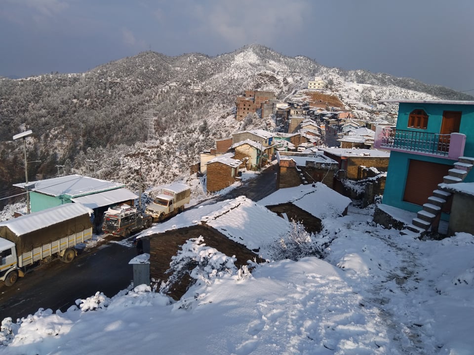 उच्च भेगमा पुनः हिमपात, विद्युत् सेवा समेत अवरुद्ध