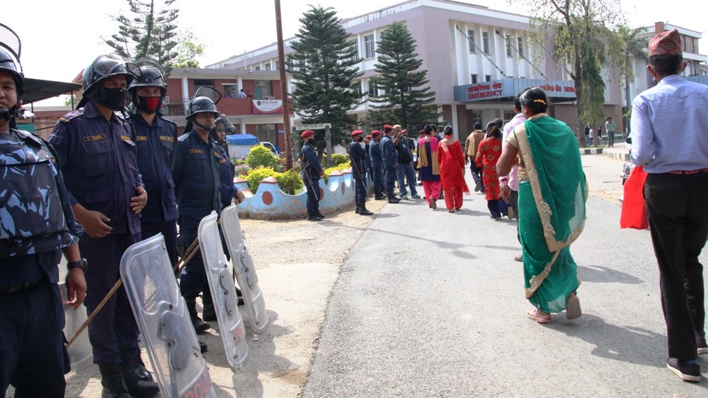 टाउको दुखेर आएकी विरामीको मृत्युपछि युनिभर्सल कलेज तनाव ग्रस्त