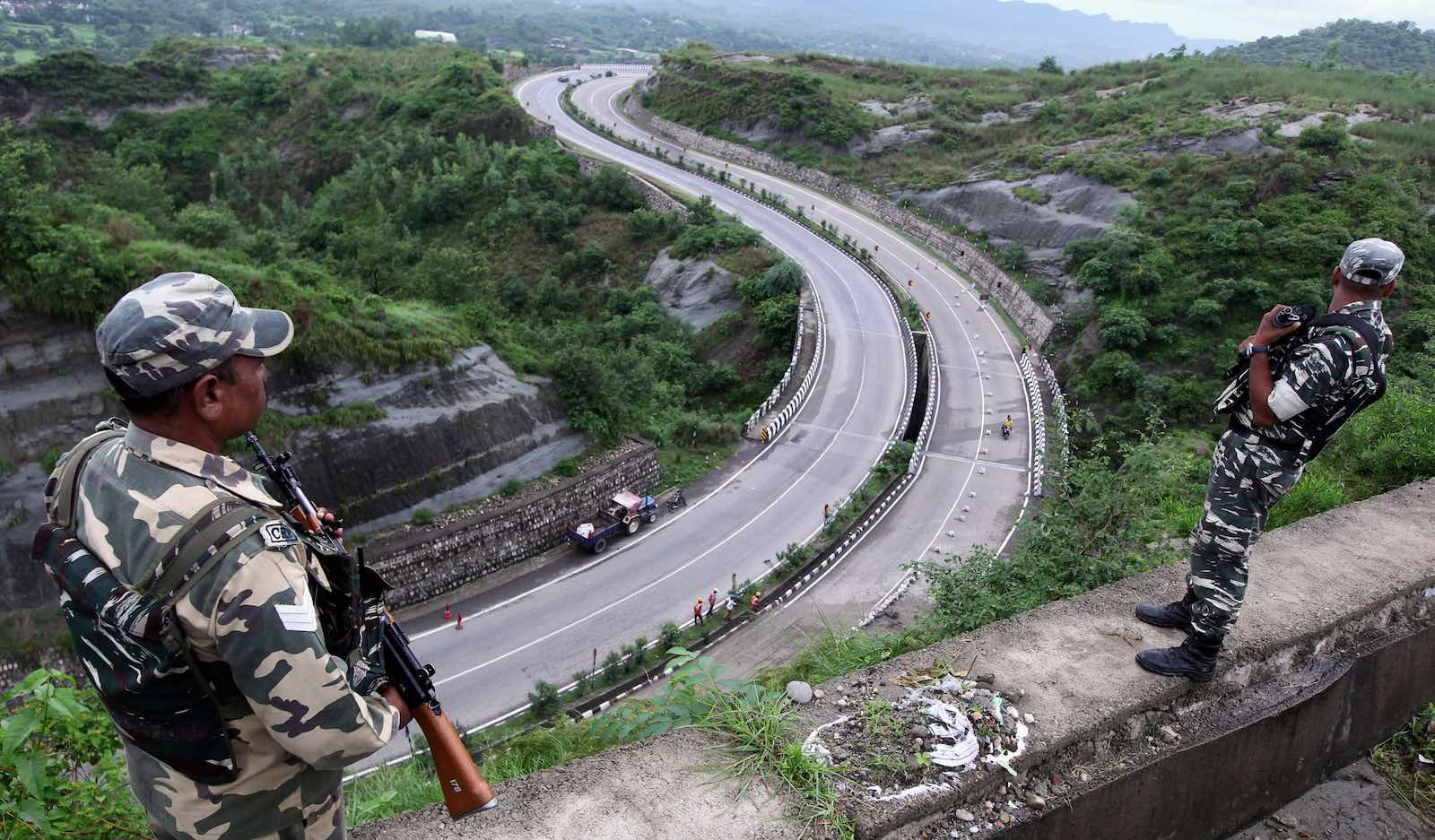 जम्मु-कस्मिरमा भीडन्त, तीन जनाको मृत्यु