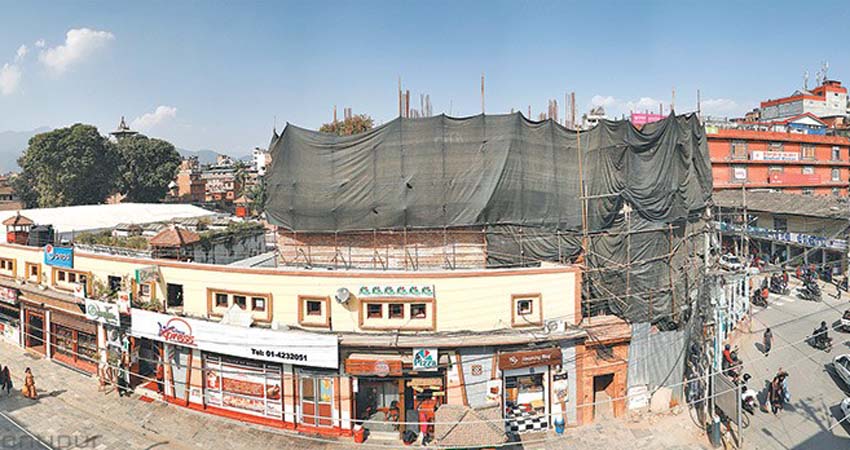 महर्जन कम्प्लेसको फलामे डन्डी काटियो