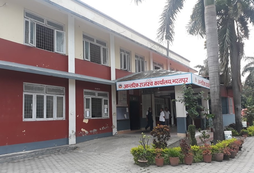 १० हजार रुपैयाँ घुससहित राजश्व कार्यालयका अधिकृत पक्राउ
