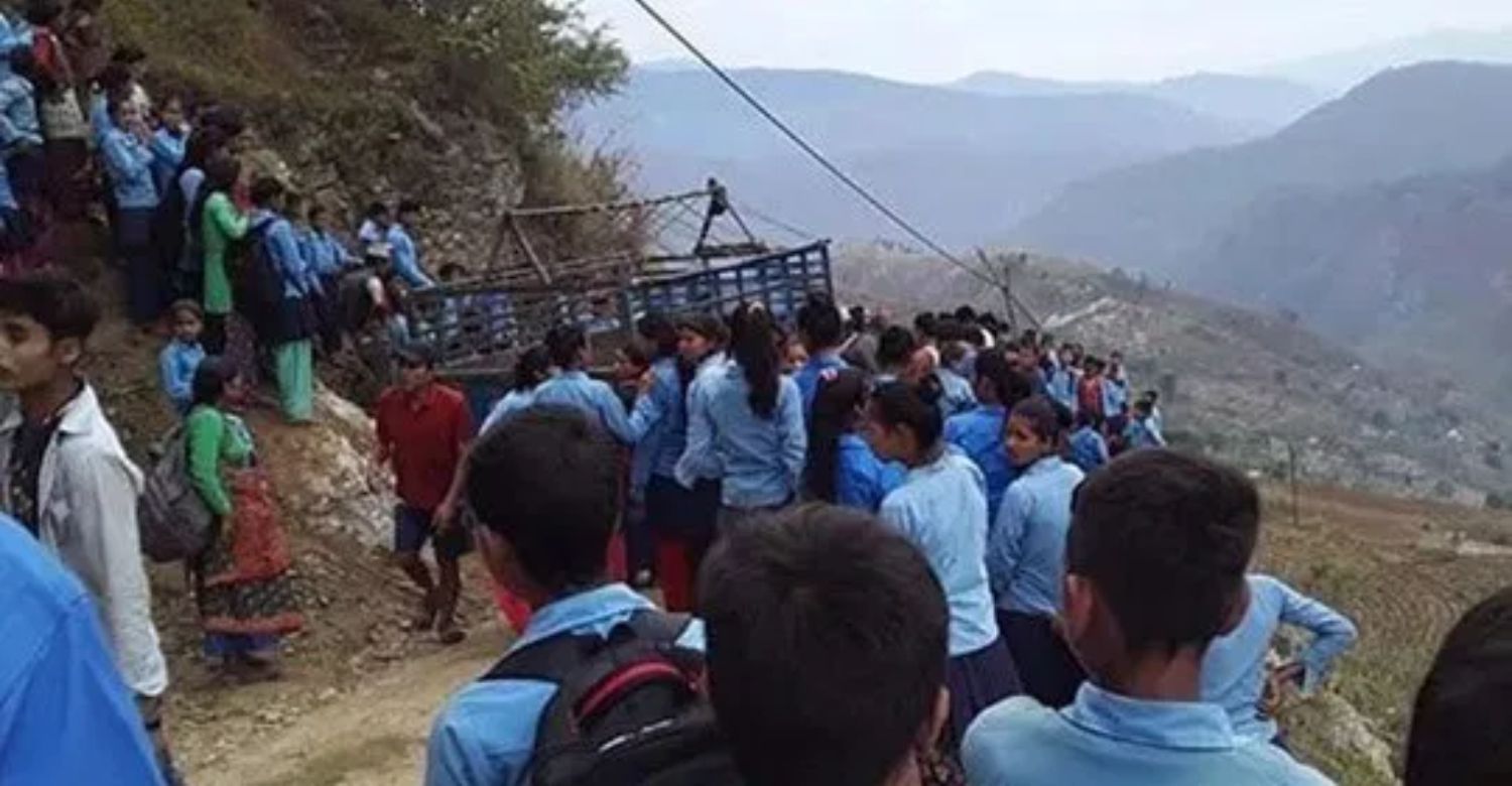 ट्रयाक्टर दुर्घटना हुँदा तीन जना विद्यार्थीको मृत्यु