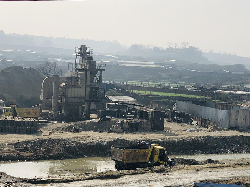 कारखाना गैरकानुनी : गुनासो गर्ने स्थानीयलाई जिउँदै जलाउने धम्की
