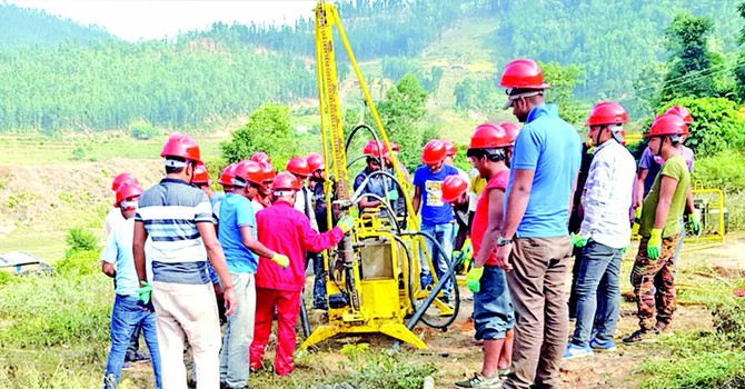 दैलेखमा पेट्रोलियम अन्वेषण चार सर्भे एकैपटक,  पहिलाे चरणमा परिमाण पत्ता लाग्ने