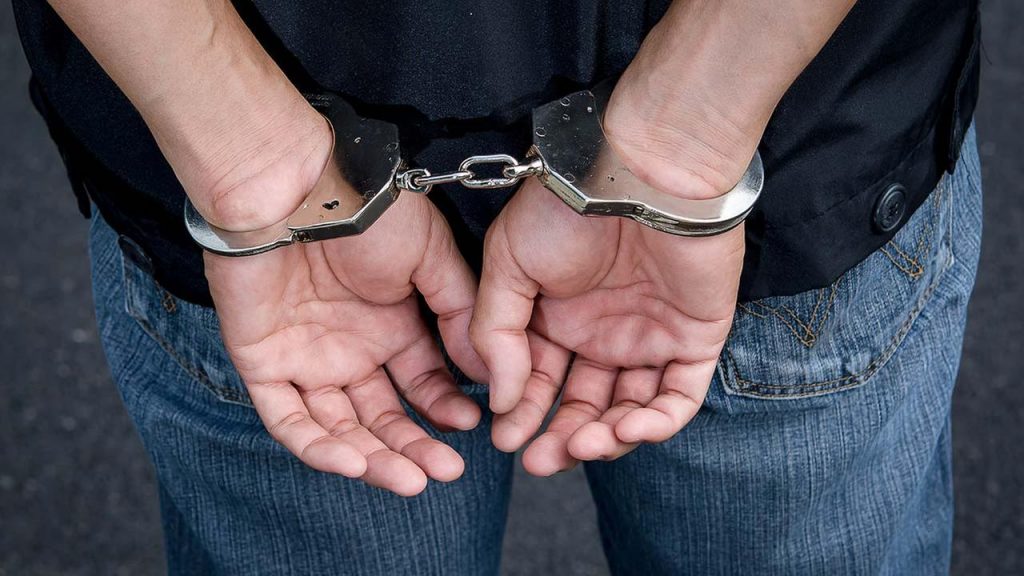 अवैध हिरासहित एक जना भारतीय नागरिक पक्राउ