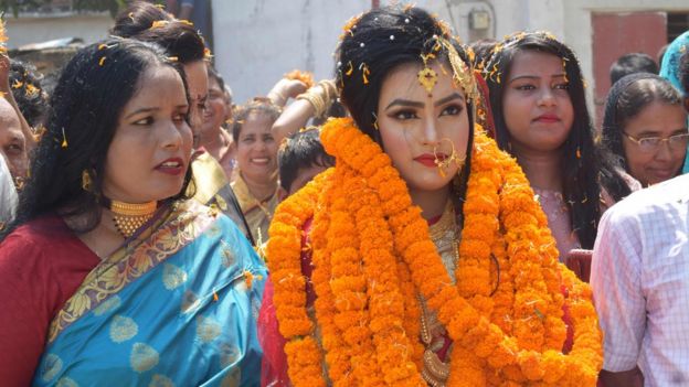 जन्ती लिएर दुलहाको घर पुगिन् दुलही