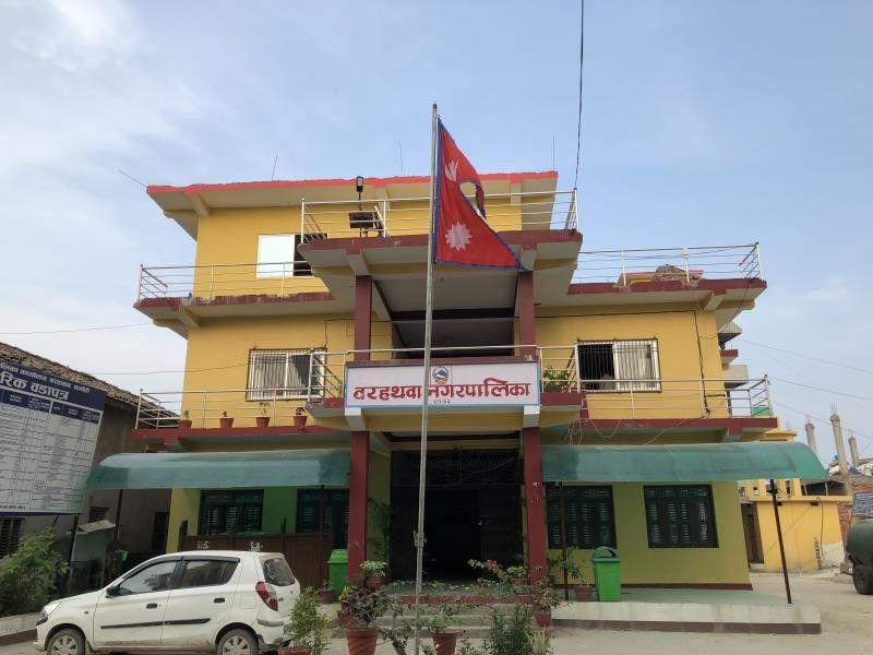 जग्गा सरकारी, मालिक चाहि  व्यक्ति !