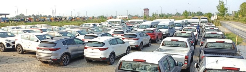 भन्सार परिसरलाई आयातकर्ता व्यवसायीले गोदाम बनाए