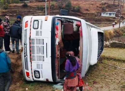 सिन्धुलीमा मिनी बस दुर्घटना हुँदा ३ को मृत्यु ५ घाइते