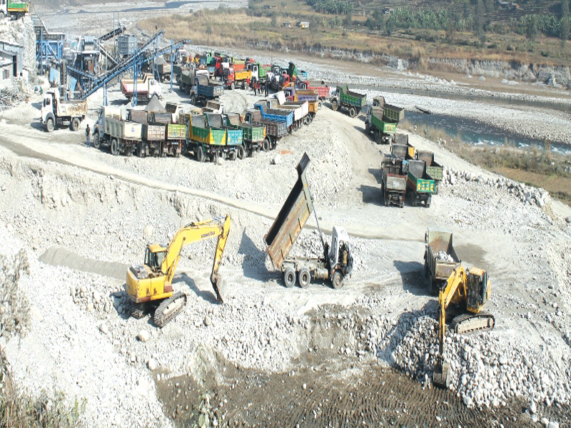 चुरे अतिक्रमणले साउनमै नदीमा पानी सुक्यो