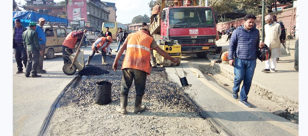 सडक विभागको दाबीः उपत्यकामा ९० प्रतिशत सडकका खाल्डाखुल्डी मर्मत भइसक्यो