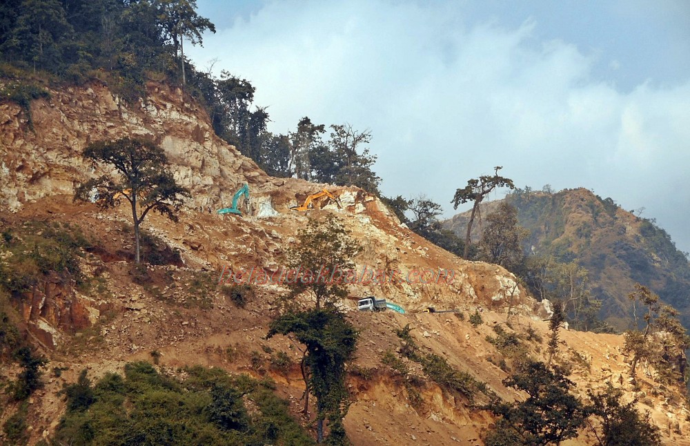 ढुङगा खानी चलाउने सिडिओलाई कारबाही सिफारीस