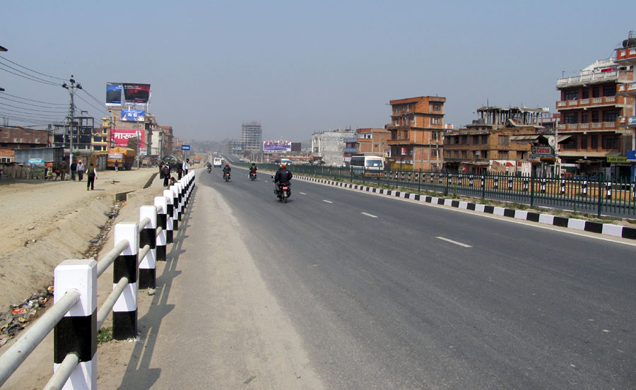 राजमार्गमा २०–२० किलोमिटरमा सुरक्षा पोस्ट, बन्द भएको १० मिनेटमै सडक खुलाइने