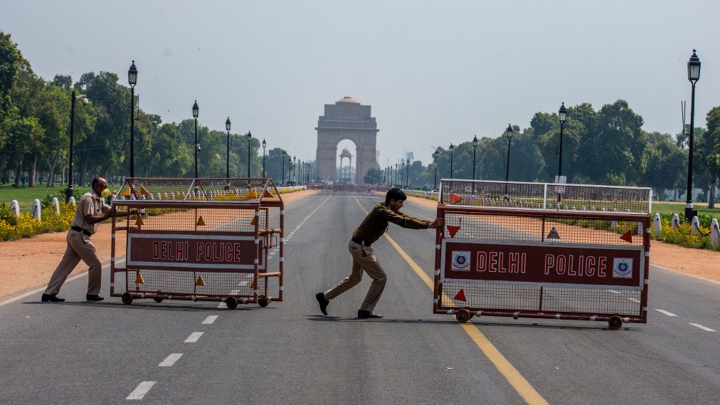 भारतमा आवश्यक सुरक्षा अपनाएर पसलहरू खोल्न अनुमति