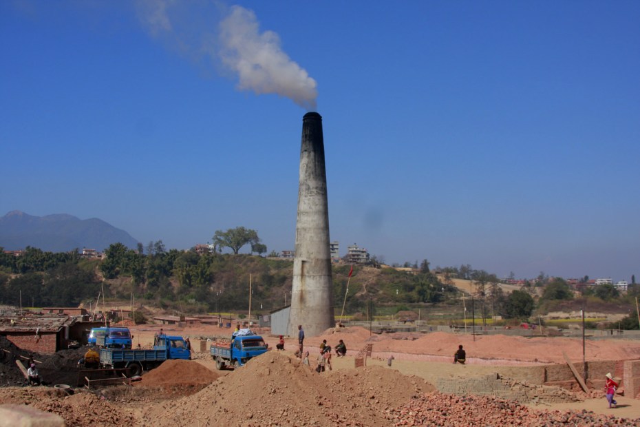 अदालतको आदेश विपरीत इँटा उत्पादन