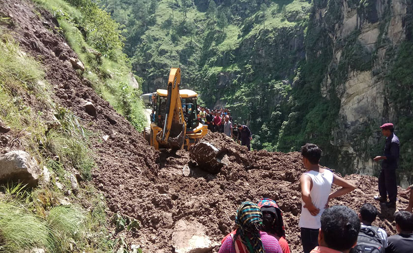 जथाभावी निर्माण गरिएका ग्रामीण सडकले कर्णाली राजमार्ग अस्तव्यस्त