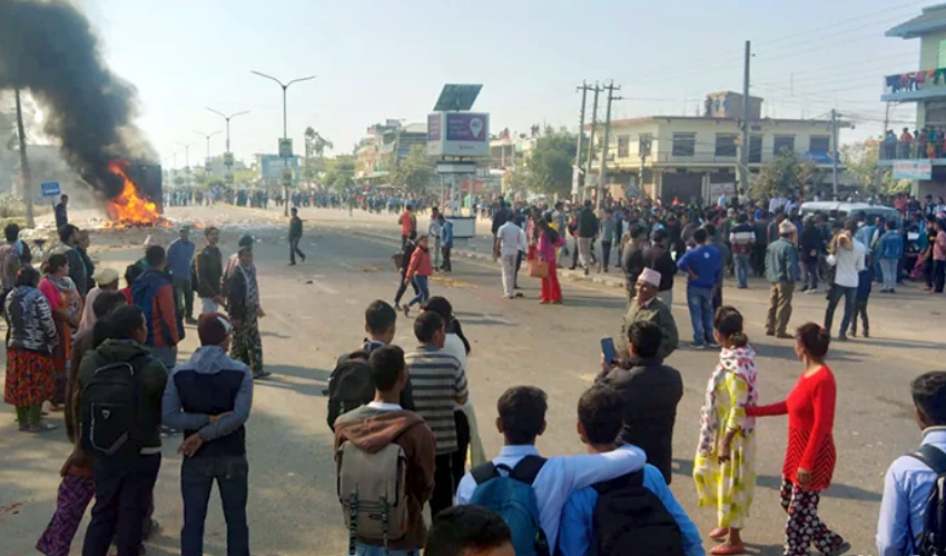 ट्रकको ठक्करले स्कुले बालिकाको मृत्यु, कोहलपुर तनावग्रस्त