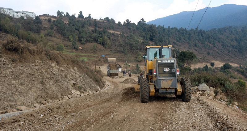 मध्यपहाडी लोकमार्गमा ४१ अर्ब खर्च हुँदा ४२ प्रतिशत काम