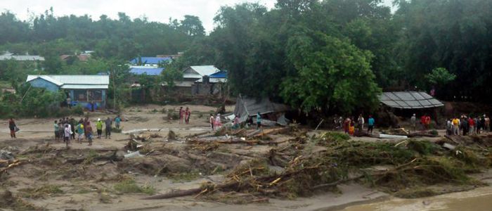मकवानपुरमा भारी वर्षा, गाडीलाई खोलाले बगायो, बाटो अबरुद्ध