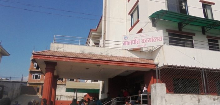 मालपोत कार्यालय भक्तपुरका कम्प्युुटर अधिकृतद्वारा पत्रकारमाथि किन दुर्व्यवहार गरे ?