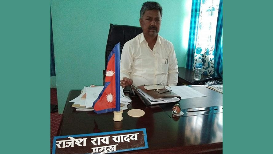 कुहिएको राहत बाँड्ने मेयरसहित १० जना पक्राउ
