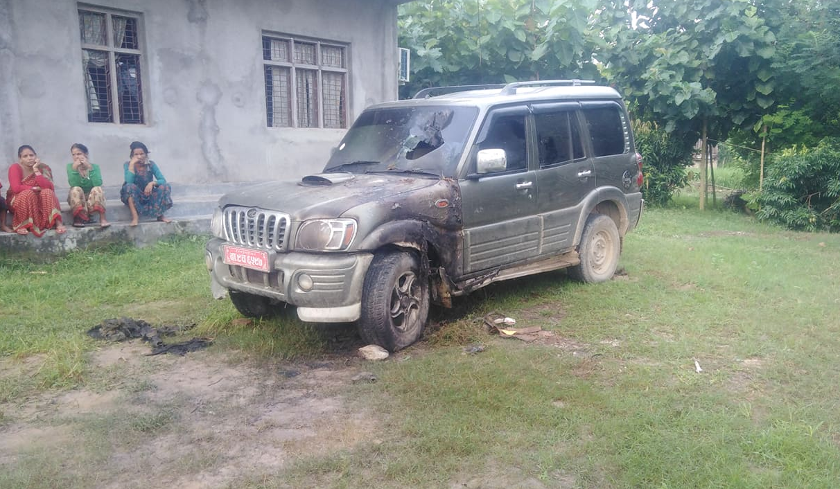 कैलालीमा नेकपा नेताको गाडीमा आगजनी