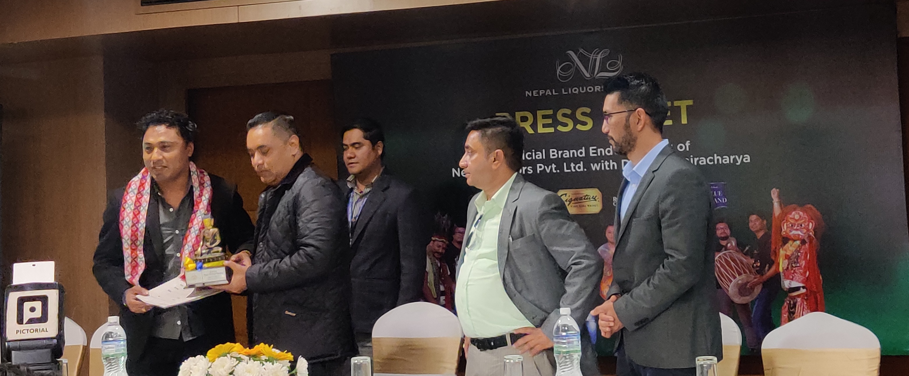 नेपाल लिकर्स र दिपक बज्राचार्यबिच सांगितिक सहकार्य सम्बन्धि सम्झौता
