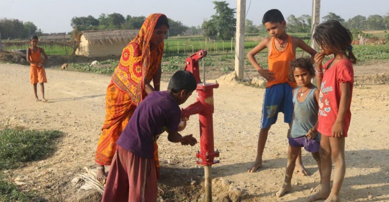 मधेसमा पानीको हाहाकारः गाईबस्तु होईन्, उट पाल्नुपर्ने अवस्था