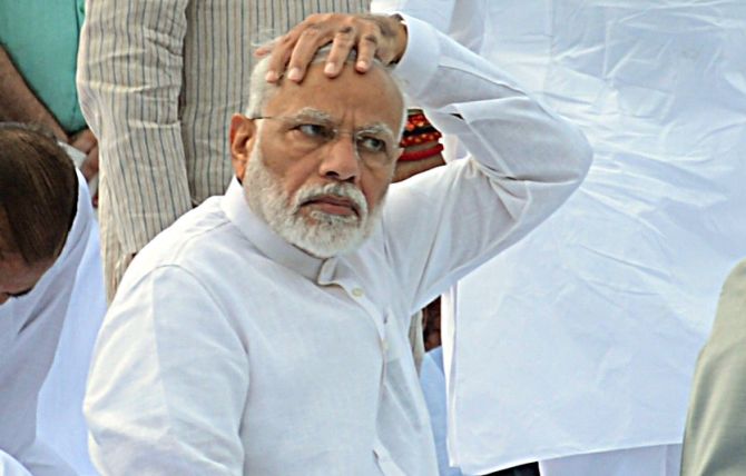 भारतीय प्रधानमन्त्री मोदीद्वारा औषधी उत्पादन बढाउन निर्देशन