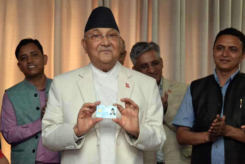प्रम ओलीले पाए राष्ट्रिय परिचयपत्र