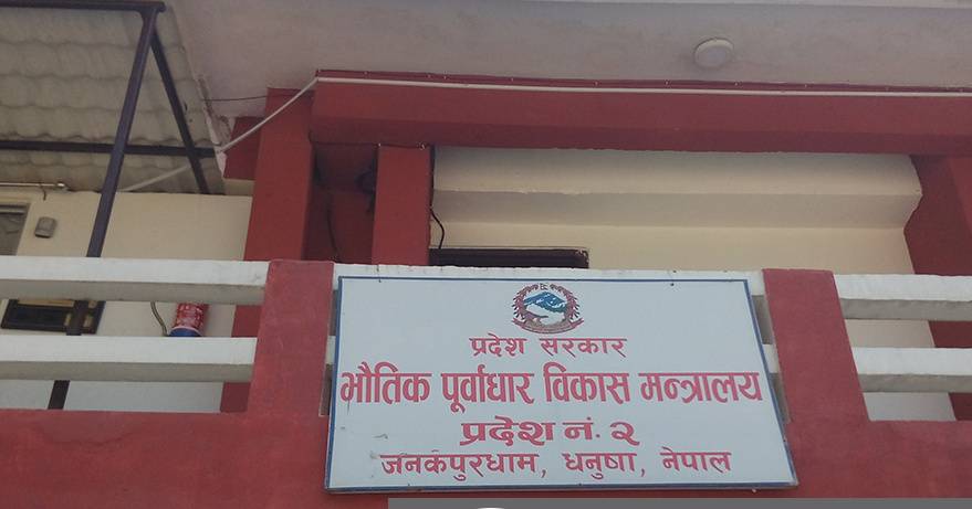 सचिव विवादले मन्त्रालयको काम ठप्प