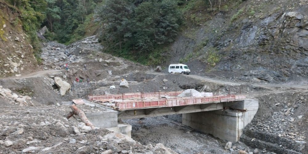 दशवर्षमा पनि बनेनन् कर्णाली राजमार्गमा पुल