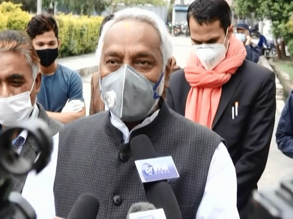दल दर्ता गर्न निर्वाचन आयोग पुगे नवगठित जनता समाजवादीका नेता